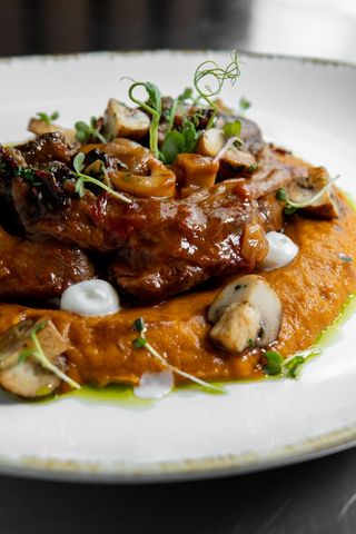 Особуко з овочевим пюре та печерицями