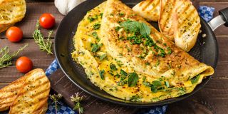 Omelette Aux Fines Herbes Et Au Fromage