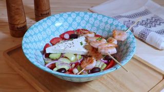 SAL.GRECEASCA CU CREVETI LA GRATAR