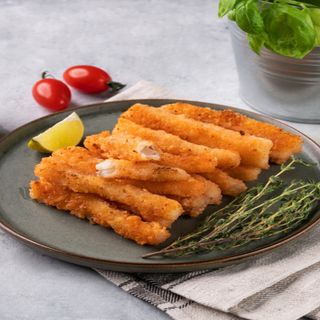 Cod fish sticks with tar tar sauce
