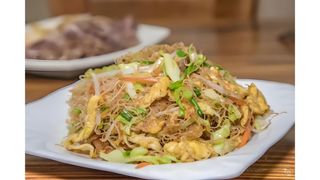 Prženi pirinčani rezanci sa govedinom (21牛肉炒粉干)