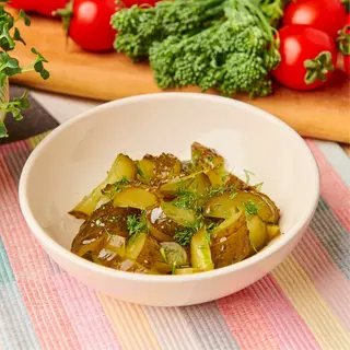 Salată de castraveți murați