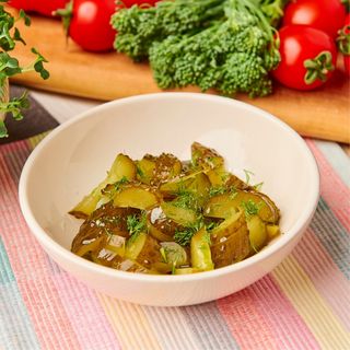 Salată de castraveți murați