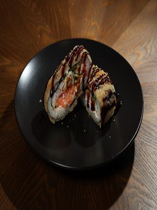 SUSHI BURGER CU CREVEȚI