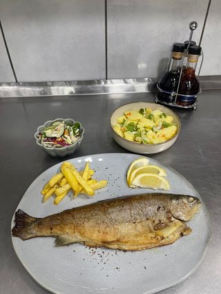 Obrok pastrmka pečena 1 kg