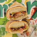 САНДВИЧ С ПРОШУТО КРУДО