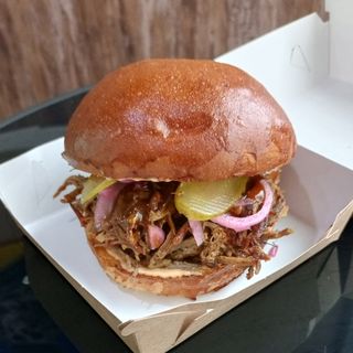 Бургер "Pulled Beef " (300г)