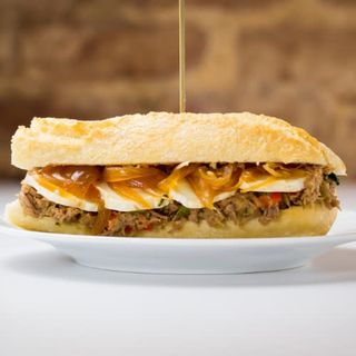 Bocadillo De Carne Mechada Normal