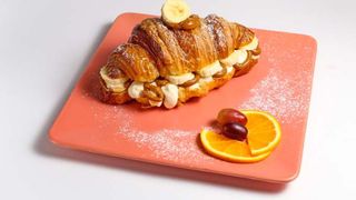 Карамельный круассан с бананом  240 гр