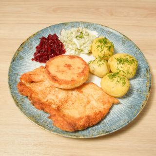 Kotlet drobiowy z krążkiem sera