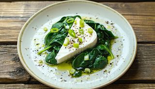 Telemea si spanac cu ceapa verde