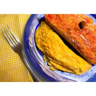 Tostada de tomate y tortilla francesa