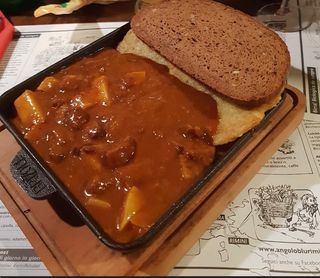 Rindergulasch in feiner sauce