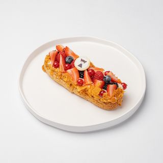 Ягодный эклер