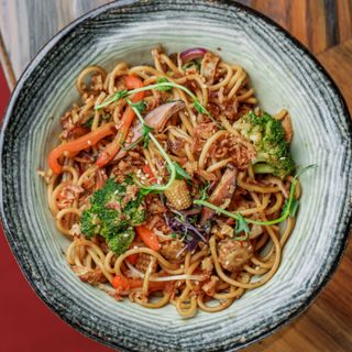 ЛОКШИНА З ОВОЧАМИ (320/10г)
