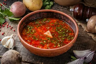Борщ з копченою грушею, квасолею яською, та свининою