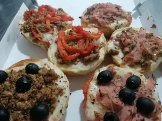 Pan pizza de jamón y aceitunas