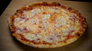 Pizza De Provolone