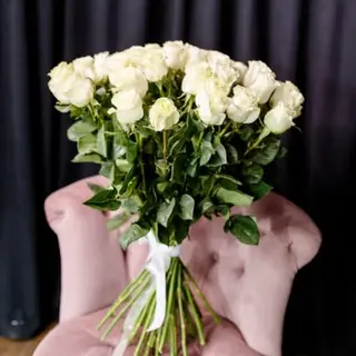 35 trandafiri albi