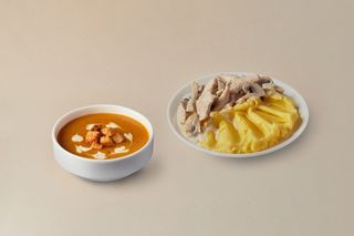 Чечевичный и Фрикасе из курицы с гарниром