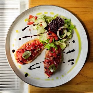 Брускетта с томатами