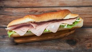 Topli sendvič sa šunkom