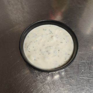 Salsa de crema agria con ajo