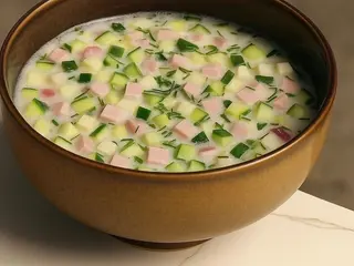 Окрошка з шинкою та яловичиною