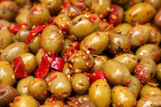 Olive nere con nocciolo condite gr250