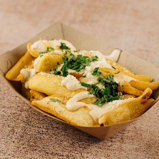 Картопляні діпи з соусом цезар та пармезаном 