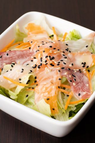 102 Sashimi salad