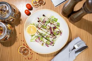 Salata verde cu lamaie si parmezan 