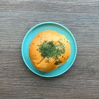 Булочка с чесноком