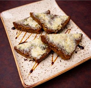 Paté De Tocino Con Ajo En Pan Borodinsky