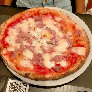 Pizza  di prosciutto e funghi