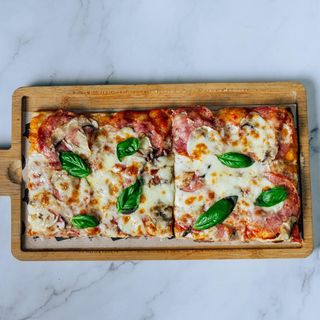 Pizza Salami e Funghi