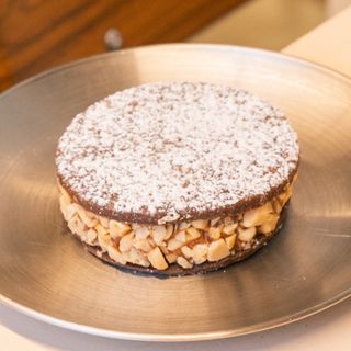 ALFAJOR DE DULCE DE LECHE, ALGARROBA Y MANÍ