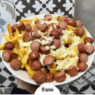 Patatine fritte con provola e wurstel