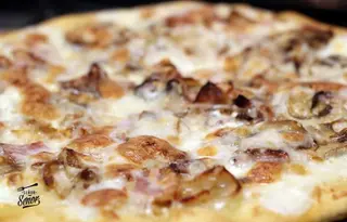 Pizza Clásica Carbonara (30 Cm.)