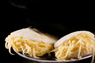 Arepa De Queso Rallado
