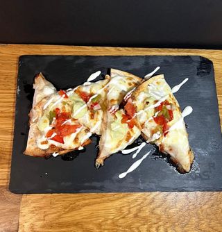 Quesadilla De Pollo Braseado