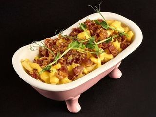 Ванна фрі з беконом та сирним соусом (150g)