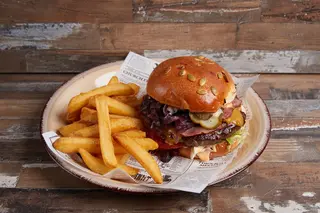 Meniu Beef Burger + Racoritoare