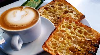 Tostada De Aceite Y Sal, Tostada Pan De Coca