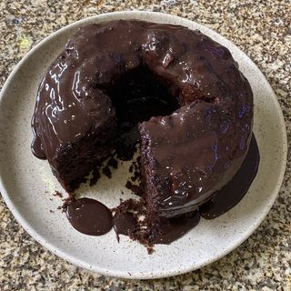 Fatia Bolo de chocolate com Brigadeiro 
