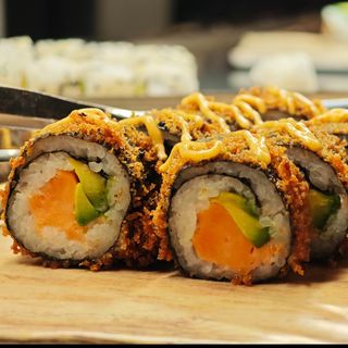 Futomaki frito (8und)