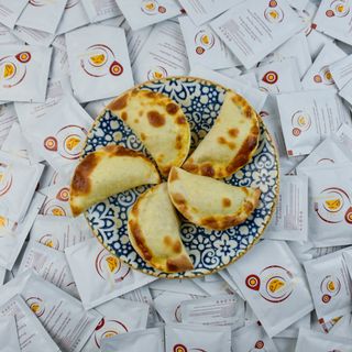 Мини-чебуреки духовые с лососем