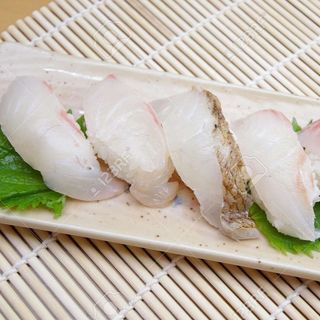 Nigiri peixe branco/braseado 