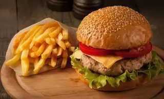 Hamburger 250 g con patate fritte