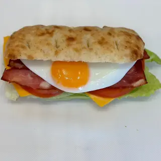 Sandwich De Bacon Huevo Frito Lechuga Tomate Y Queso
